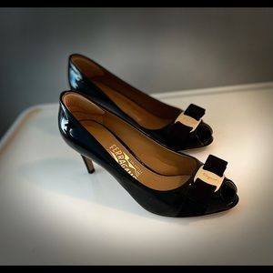 Salvatore Ferragamo OPEN TOE VARA PUMP SHOE